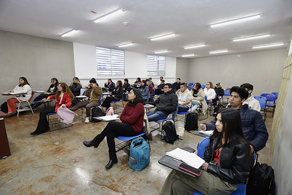 Trabajar mientras estudias turismo, ventajas y cosas a considerar 3